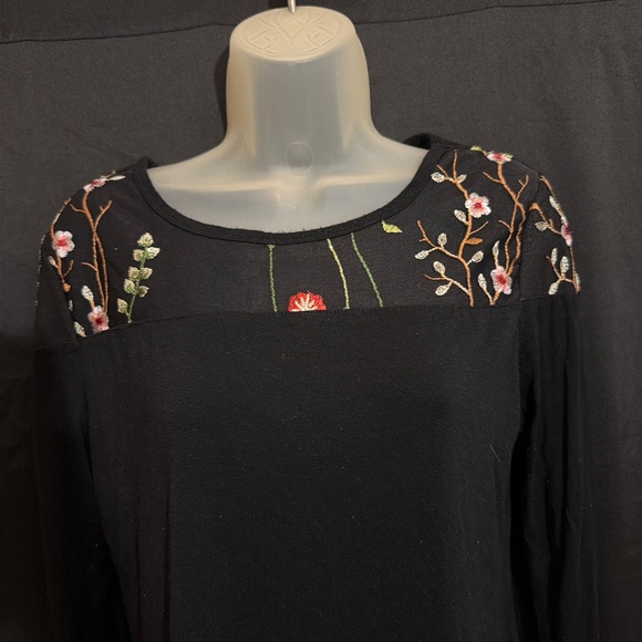 💥NEW ITEM💥 Candie’s Long Sleeves Floral Top - Picture 3 of 6